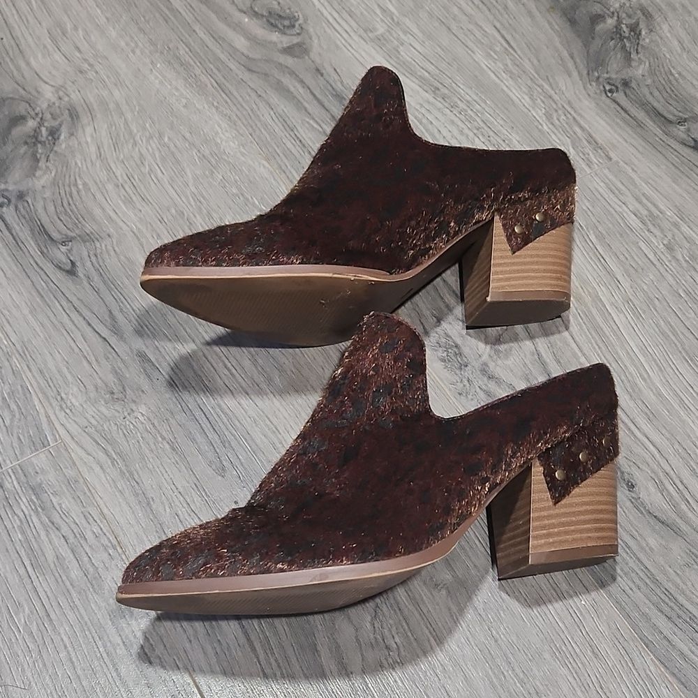 Faux Leopard Calfhair Slip On Heeled Mules - Picture 2 of 7